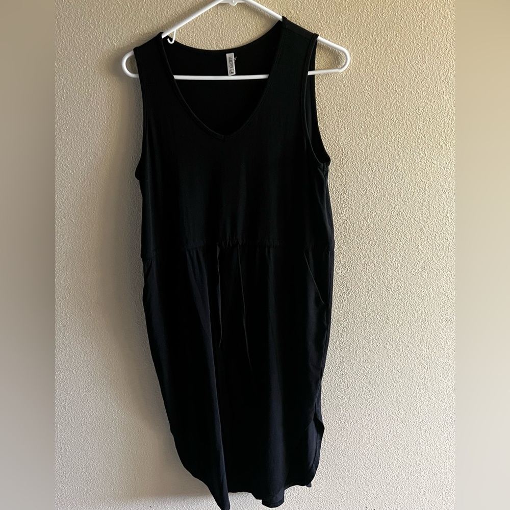 Black Sleeveless V-Neck Midi Sundress